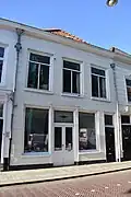 Winkel-woonhuis in Neoclassicisme stijl