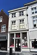 Winkel-woonhuis in Neoclassicisme stijl