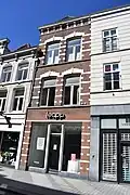Winkel-woonhuis in Neorenaissance stijl