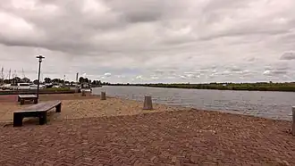 Woudsenderrakken bij jachthaven in Woudsend