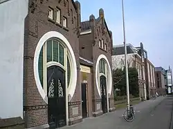W.G. van de Hulstschool aan de Jutfaseweg 138-139 (gemeentelijk monument)