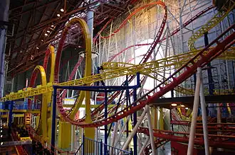 De voormalige Mindbender en een deel van de Galaxy Orbiter.