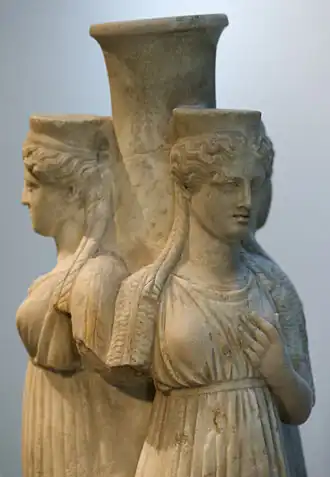 Beeldje van Hekate (een Hekateion) in het Rijksmuseum van Oudheden