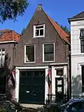 Huis met puntgevel