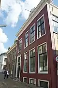 Grote Kerkstraat 212. Hier woonde (toen nr. 28) Margaretha Zelle (Mata Hari) in de periode 1883-1889.