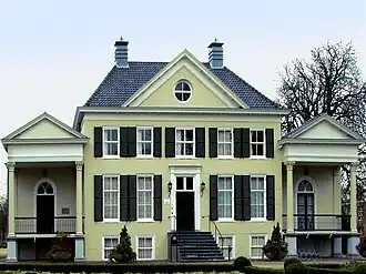 Voorzijde Oud Rozenburg in 2010