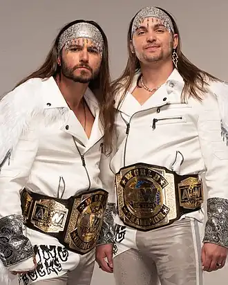 The Young Bucks, Matt (links) en Nick Jackson