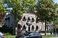 Dubbele villa in Sober eclectische stijl
