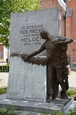 Oorlogsmonument in brons Moerbeke