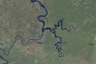 Instroom van de Tsjoesovaja bij de stad Perm