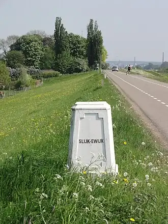 Grenspaal Slijk-Ewijk/Loenen