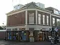 Winkel met bovenwoning