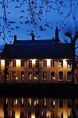 Het kasteel 's avonds