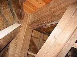 Detail achtkantstijl met trekijzer