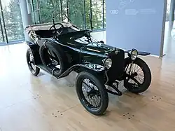 model N met zitplaatsen naast elkaar