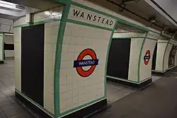 De doorgangen tussen perron en verdeelhal aan de perronzijde.