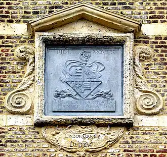 Wapenschild van Anna Catharina de Lamboy op de tiendschuur