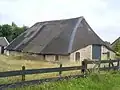 Boerderij en bakhuis. Complexonderdelen (4): Boerderij, Bakhuis, twee Lindebomen, Mestplaats