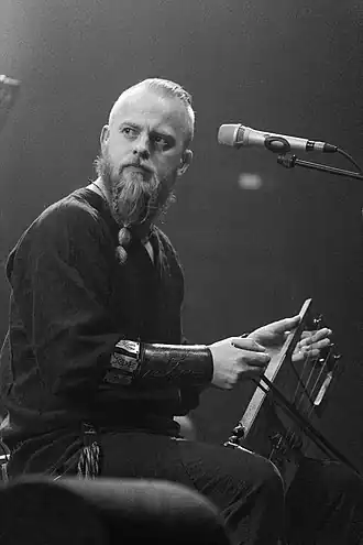 Einar in concert met Wardruna in 2015