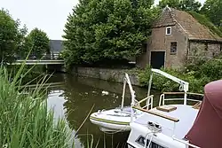 Kromme Raken bij de brug in Warfhuizen