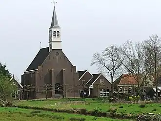 Watergang met NH-kerk