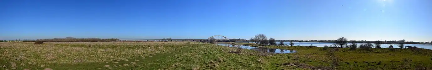 LAW 17 Waterliniepad bij de spoorbrug bij Culemborg