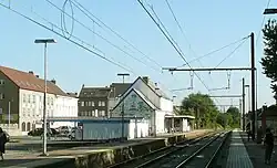 Oud en ondertussen afgebroken stationsgebouw van het station