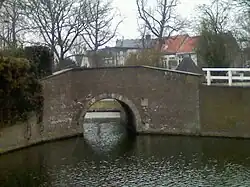 De Waterpoortbrug, gezien vanaf de hoek Munnickenveld en Nieuwland (oostzijde)