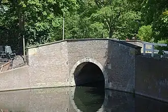 De Waterpoortbrug gezien vanaf het Munnickenveld