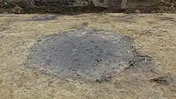 De contouren van een waterput