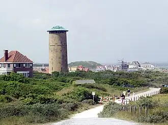 De watertoren, gezien vanaf de duinen