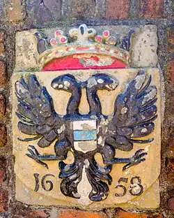 Wapensteen van de stad Groningen met het jaartal 1658 voor de borg. De steen werd in 1968 geplaatst bij de Wedderborg uit een schenking van de vertrekkend secretaris van het waterschap Westerwolde.[7] De steen verwijst naar herstelwerk aan de borg tussen 1653 en 1658.[8]