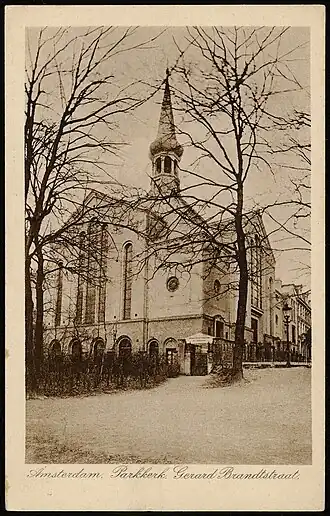 Parkkerk, gebouwd naar ontwerp van E.A.C. Roest als typisch gereformeerde kerk Gerard Brandtstraat. Gezien vanaf het Vondelpark Datering 1926