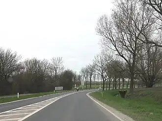 De N218 ter hoogte van Zwartewaal