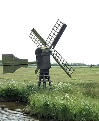 Weidemolens in polder Waal en Burg, Texel
