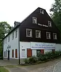 Gebouw (Huthaus) van de voormalige kaolienmijn