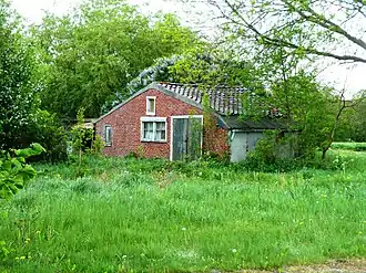 Leegstaand gebouwtje in Weiwerd