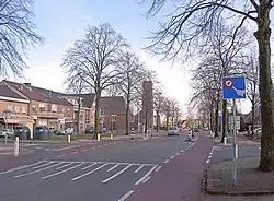 Edeseweg centrum Wekerom met in het midden van de foto de kerk