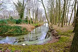 Buitengracht (links) en omringende pad (rechts)