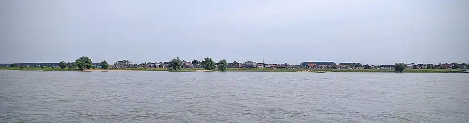 Uitzicht op Werkendam en de Nieuwe Merwede in 2016