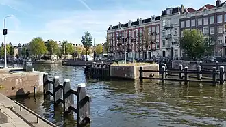 De noorder sluisdeuren van de Westerkanaalschutsluis (oktober 2019)