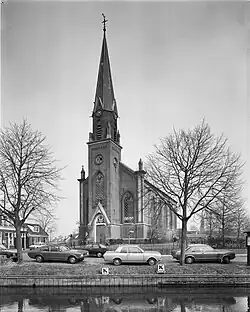 West- en zuidgevel van de kerktoren (1976)