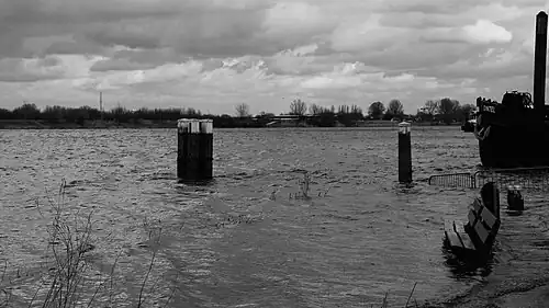 De Westhavenzijde ondergelopen tijdens storm