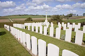 Overzicht met Cross of Sacrifice