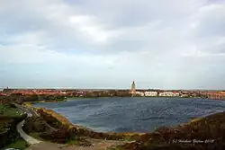 Westkappelse Kreek, met Westkapelle Hoog op de achtergrond.