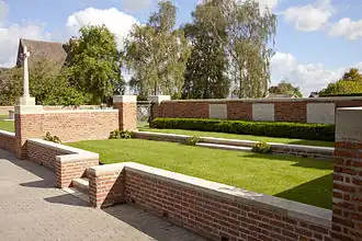 Toegang en Cross of Sacrifice