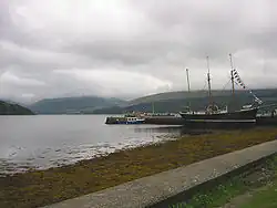 Loch Fyne bij de haven van Inveraray.