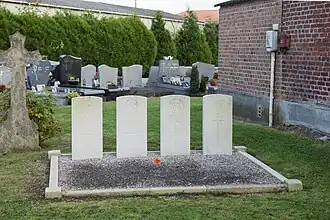 Vier van de 8 Britse graven