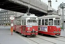 Trams bij de haltes in de Währinger Straße.