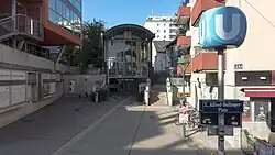 De westelijke toegang.